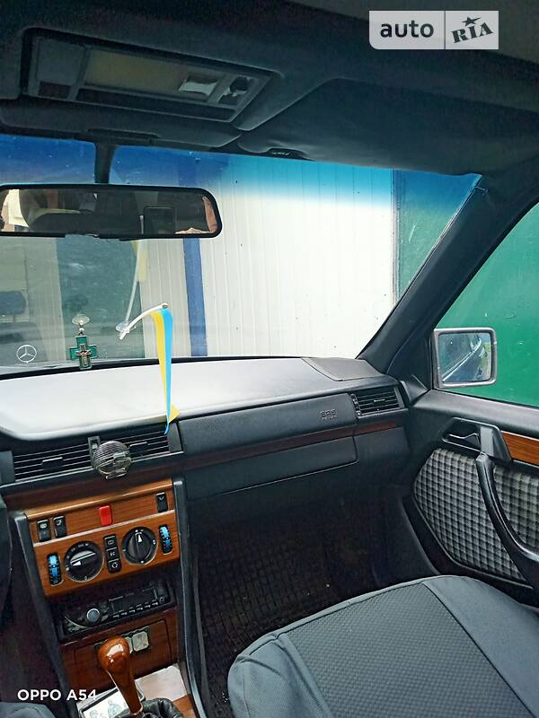 Седан Mercedes-Benz E-Class 1994 в Монастирищеві