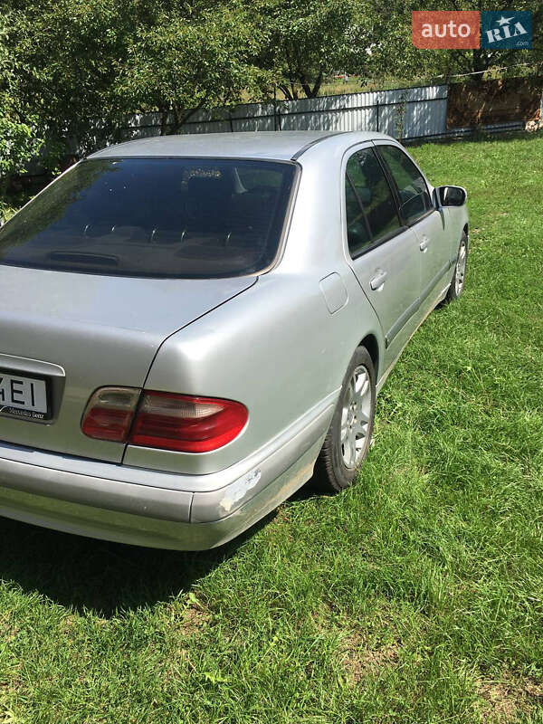 Седан Mercedes-Benz E-Class 1999 в Черновцах