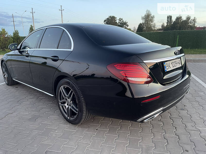 Седан Mercedes-Benz E-Class 2016 в Вараше