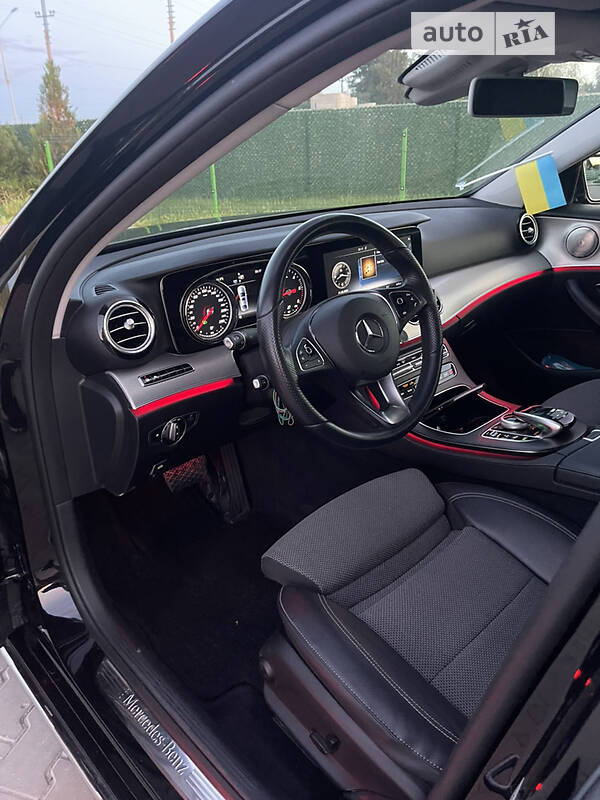 Седан Mercedes-Benz E-Class 2016 в Вараше