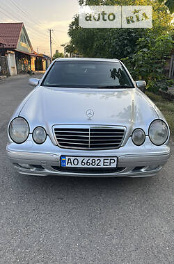 Седан Mercedes-Benz E-Class 2000 в Виноградове