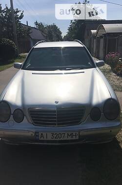 Седан Mercedes-Benz E-Class 2000 в Борисполі