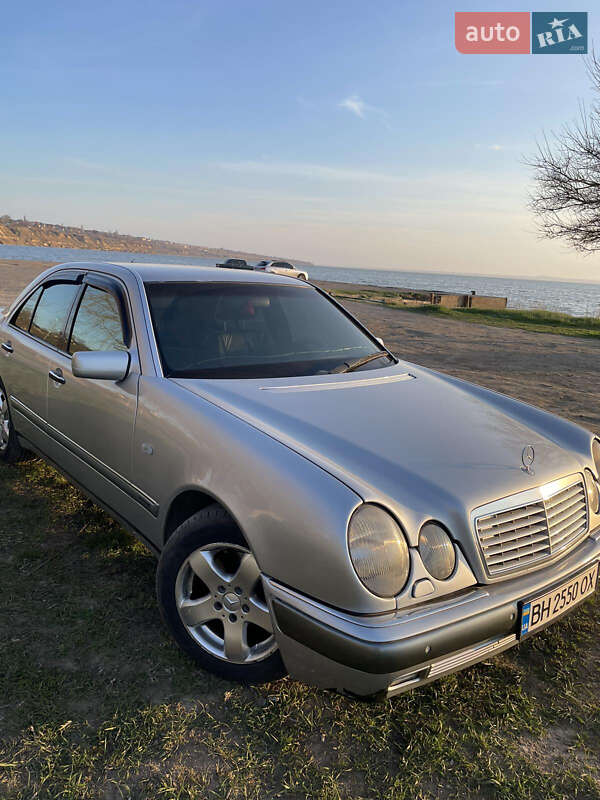 Седан Mercedes-Benz E-Class 1998 в Одессе