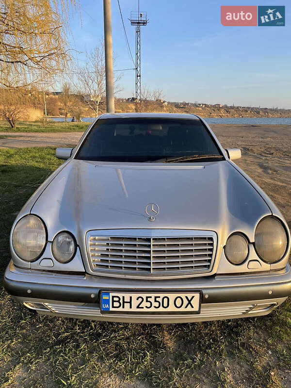 Седан Mercedes-Benz E-Class 1998 в Одессе
