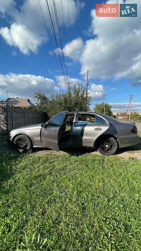 Седан Mercedes-Benz E-Class 2004 в Днепре