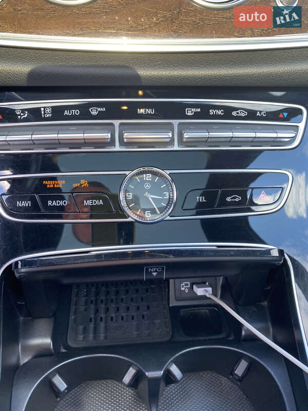 Седан Mercedes-Benz E-Class 2016 в Львове