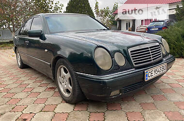 Седан Mercedes-Benz E-Class 1999 в Черновцах