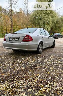 Седан Mercedes-Benz E-Class 2003 в Киеве