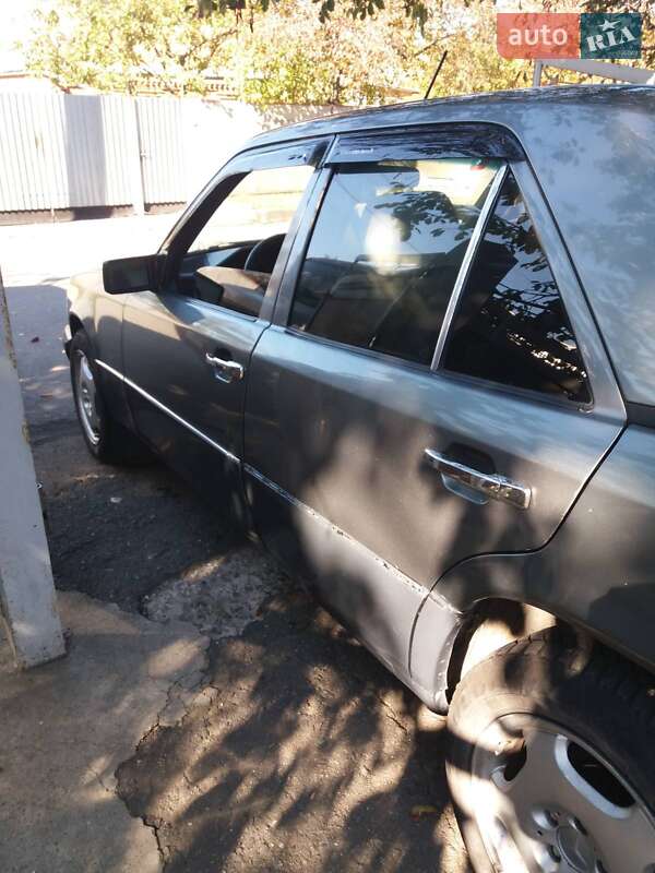 Седан Mercedes-Benz E-Class 1989 в Хмельницькому