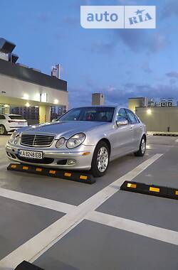 Седан Mercedes-Benz E-Class 2003 в Киеве