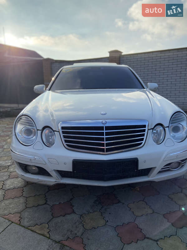 Седан Mercedes-Benz E-Class 2008 в Днепре