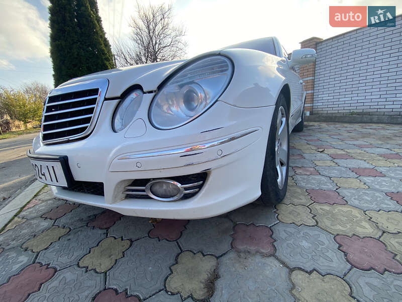 Седан Mercedes-Benz E-Class 2008 в Днепре