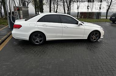 Седан Mercedes-Benz E-Class 2013 в Черновцах