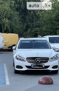 Седан Mercedes-Benz E-Class 2013 в Черновцах