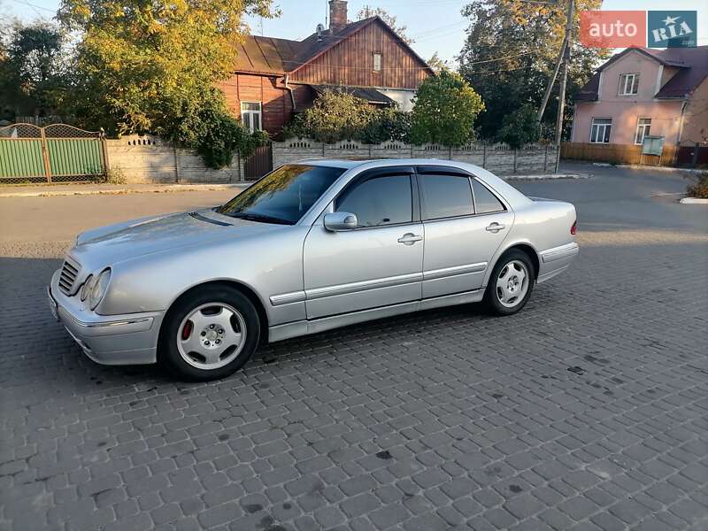 Седан Mercedes-Benz E-Class 2000 в Черновцах