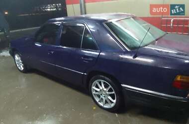 Седан Mercedes-Benz E-Class 1992 в 
