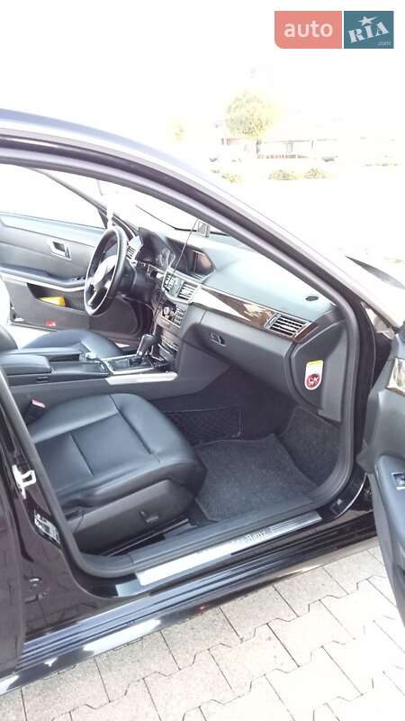 Седан Mercedes-Benz E-Class 2011 в Чернівцях