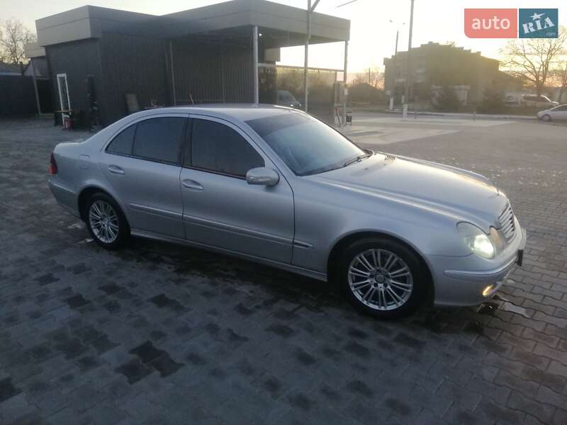 Седан Mercedes-Benz E-Class 2004 в Миколаєві