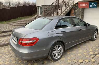 Седан Mercedes-Benz E-Class 2011 в Черновцах