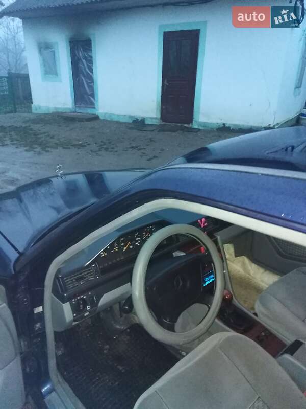 Седан Mercedes-Benz E-Class 1995 в Черновцах