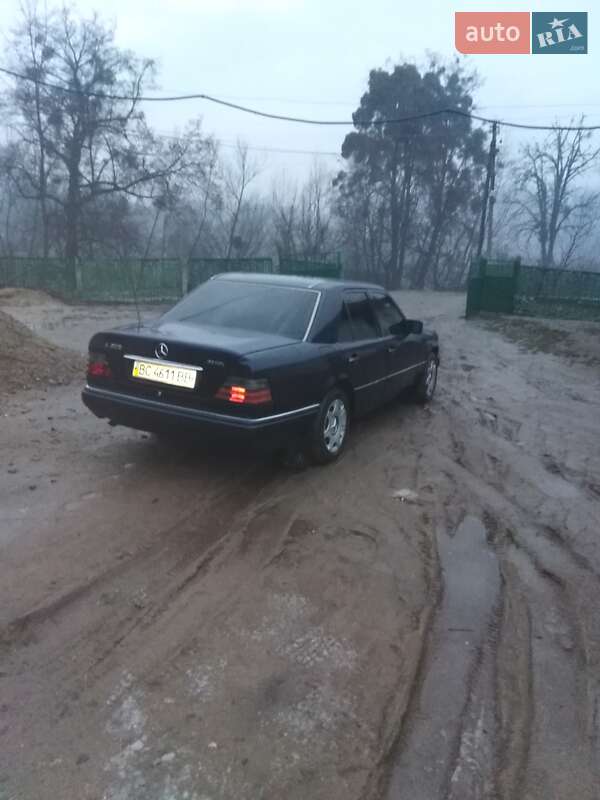 Седан Mercedes-Benz E-Class 1995 в Черновцах