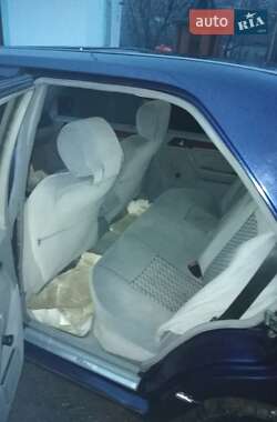 Седан Mercedes-Benz E-Class 1995 в Черновцах