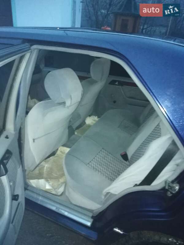 Седан Mercedes-Benz E-Class 1995 в Черновцах