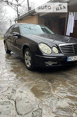 Седан Mercedes-Benz E-Class 2004 в Хусте