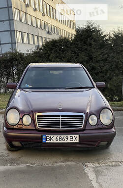 Седан Mercedes-Benz E-Class 1996 в Львові