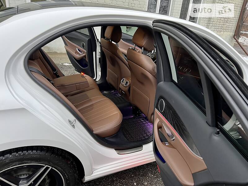 Седан Mercedes-Benz E-Class 2021 в Києві