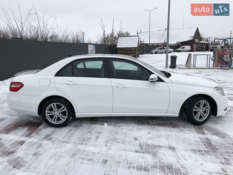 Седан Mercedes-Benz E-Class 2011 в Сарнах