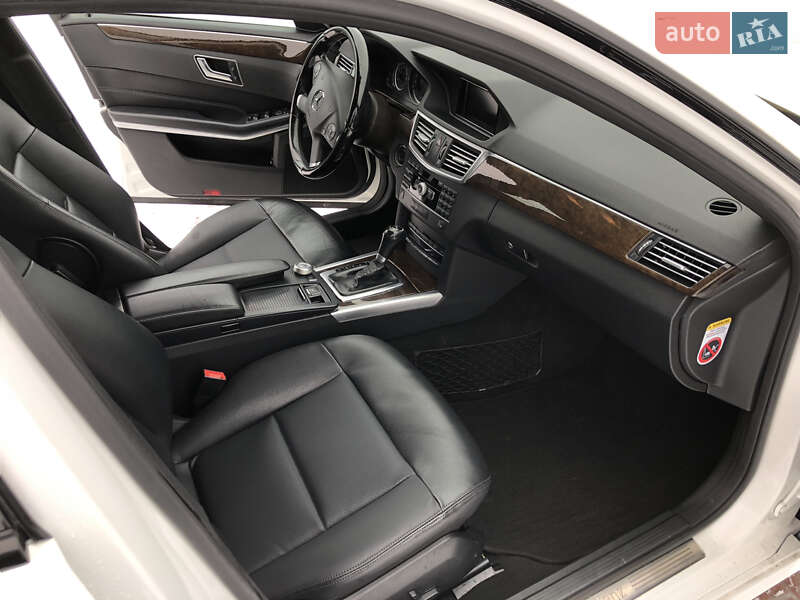Седан Mercedes-Benz E-Class 2011 в Сарнах