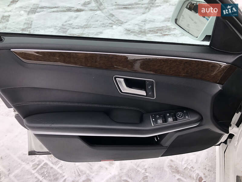 Седан Mercedes-Benz E-Class 2011 в Сарнах