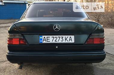 Седан Mercedes-Benz E-Class 1986 в 