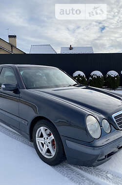 Седан Mercedes-Benz E-Class 2000 в Львове