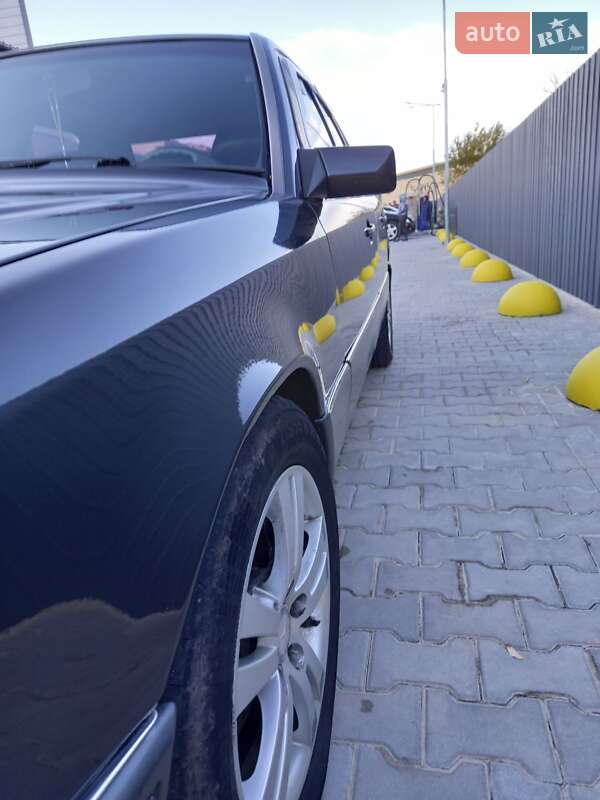Седан Mercedes-Benz E-Class 1995 в Шептицькому