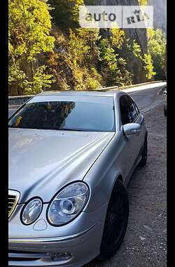 Седан Mercedes-Benz E-Class 2002 в Чернівцях