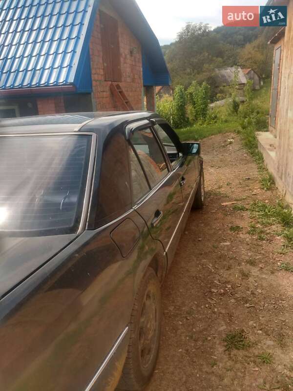 Седан Mercedes-Benz E-Class 1988 в Хусті