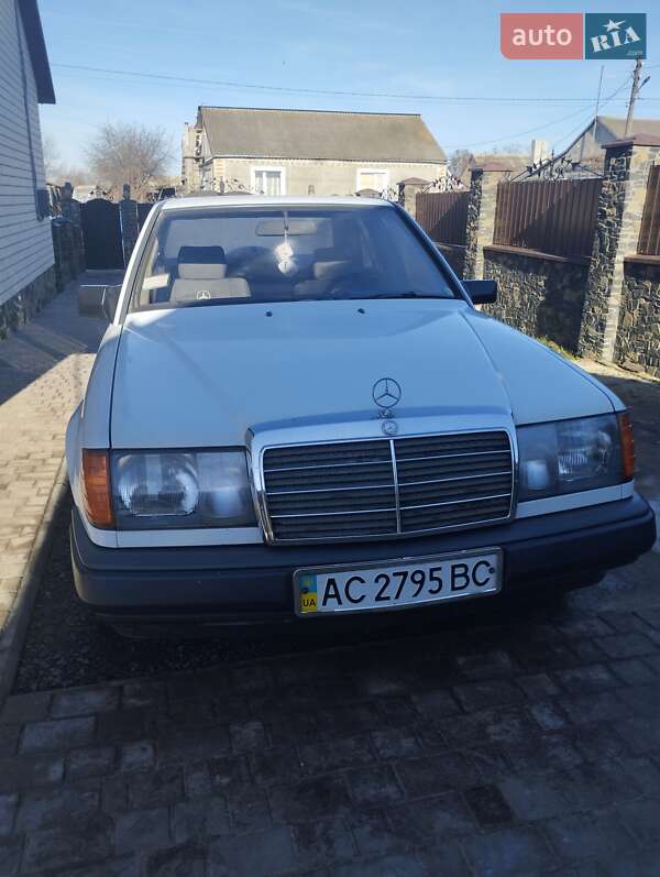 Седан Mercedes-Benz E-Class 1986 в Луцьку фото 6 Седан Mercedes-Benz E-Class 1986 в Луцьку