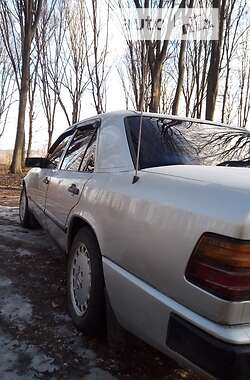 Седан Mercedes-Benz E-Class 1987 в 