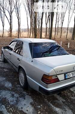Седан Mercedes-Benz E-Class 1987 в 