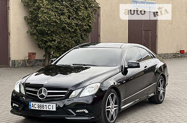 Купе Mercedes-Benz E-Class 2010 в 