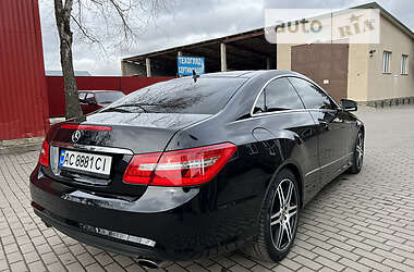 Купе Mercedes-Benz E-Class 2010 в 