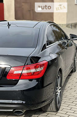 Купе Mercedes-Benz E-Class 2010 в 