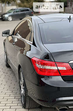 Купе Mercedes-Benz E-Class 2010 в 