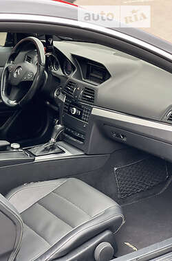 Купе Mercedes-Benz E-Class 2010 в 
