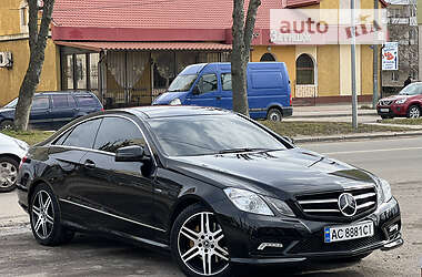 Купе Mercedes-Benz E-Class 2010 в 