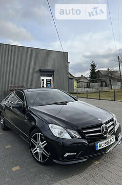 Купе Mercedes-Benz E-Class 2010 в 