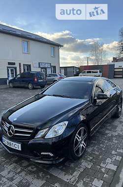 Купе Mercedes-Benz E-Class 2010 в 