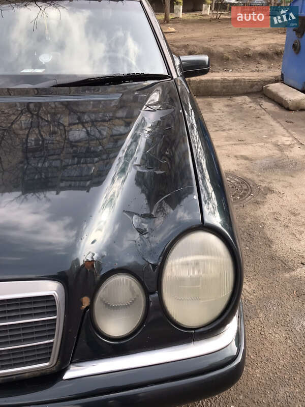 Седан Mercedes-Benz E-Class 1997 в Николаеве